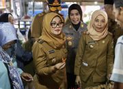 Bupati Lamitm Ela Siti Nuryamah Sidak Ketersediaan dan Harga Bahan Pokok Pasar Sukadana